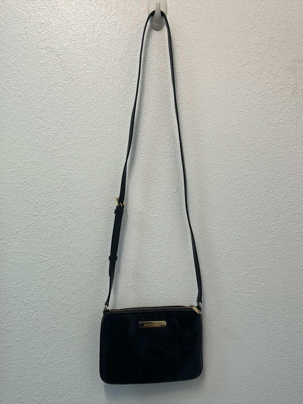 Michael Kors Black Patent Leather Monogram Embossed Cross Body Purse #852